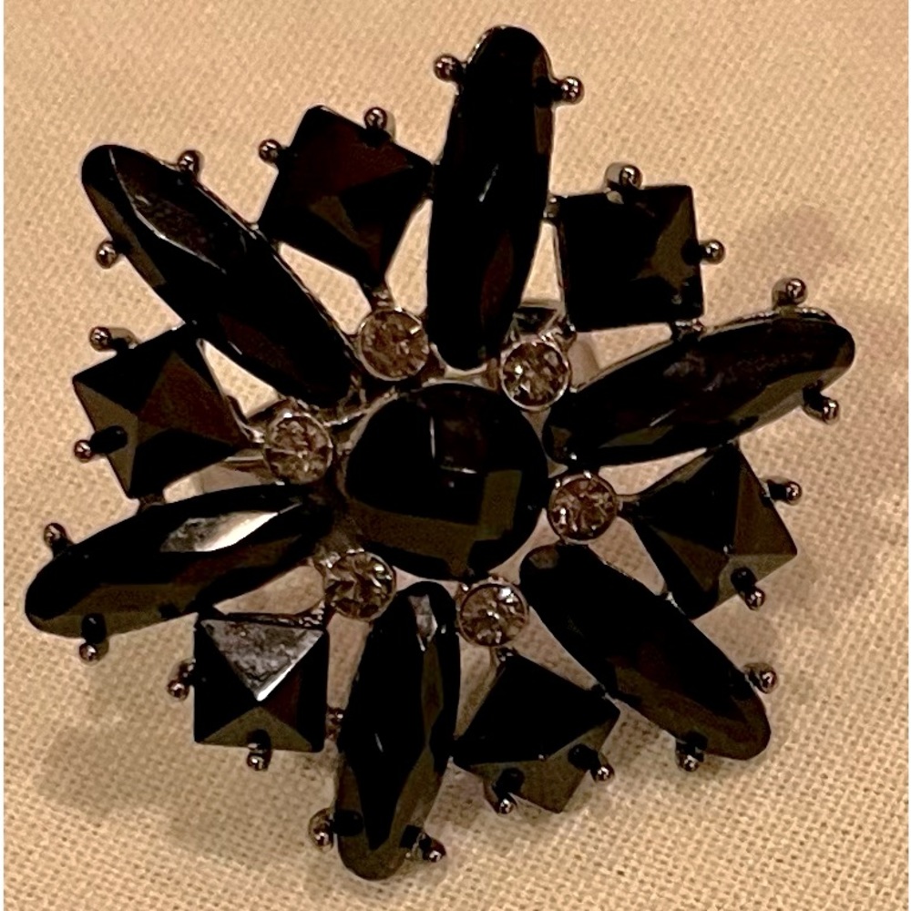 Givenchy Vintage Ring - Picture 8 of 16
